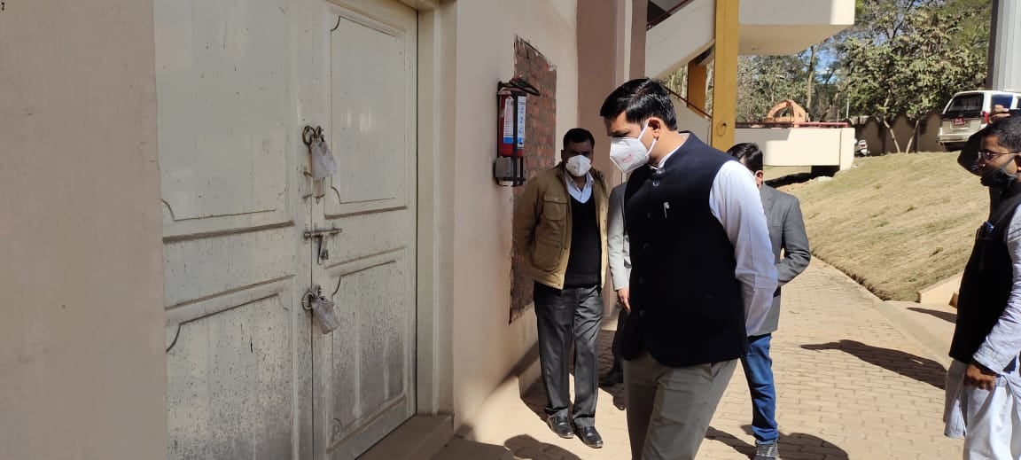 उपायुक्त ने ईवीएम वेयर हाउस का किया निरीक्षण