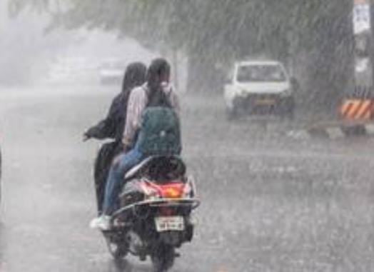 Weather Alert:आज झारखंड में गरज के साथ भारी बारिश और वज्रपात का दिखेगा असर, इन 12 जिलों में लोग रहें सावधान
