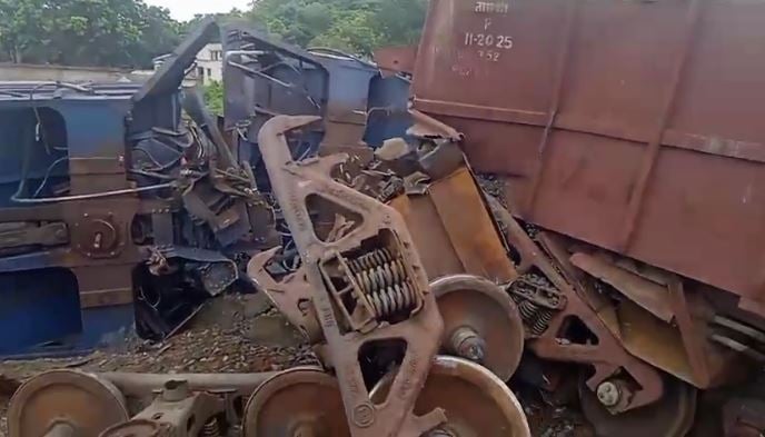 BREAKING: साहिबगंज के बरहरवा में बड़ा रेल हादसा, मचा अफरा-तफरी, रेलवे को लाखों का नुकसान