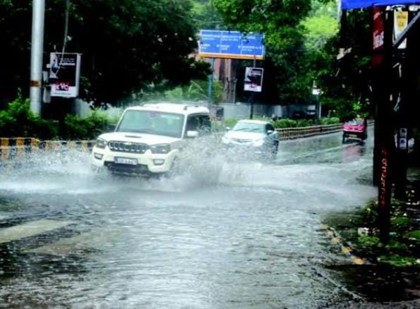 Weather Alert: डाल्टनगंज से गुजर रहा मानसून का ट्रफ़ इन 6 जिलों में मचा सकता है तबाही, नदी किनारे रहनेवाले लोग रहें सावधान