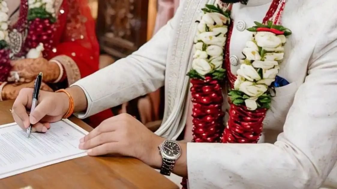 11 लड़कियों की शादी के लिए 1900 लड़कों का आया आवेदन, जानिए कैसे फाइनल हुआ दूल्हा