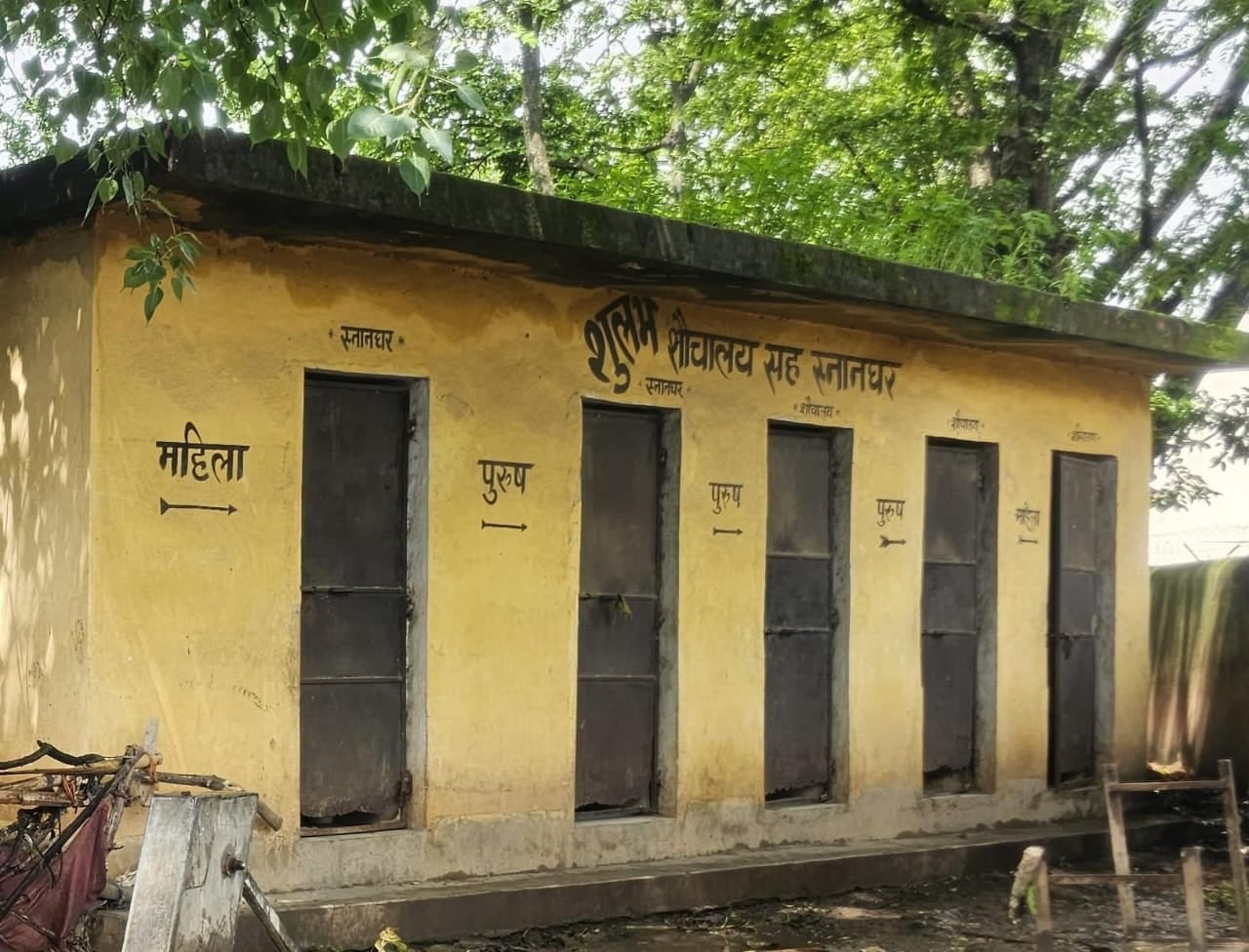 शौचालय है या शोपीस? आखिर क्यों पाकुड़ के हिरणपुर मवेशी हाट में लोग नहीं कर पा रहे है शौचालय का इस्तेमाल, पढ़ें वजह