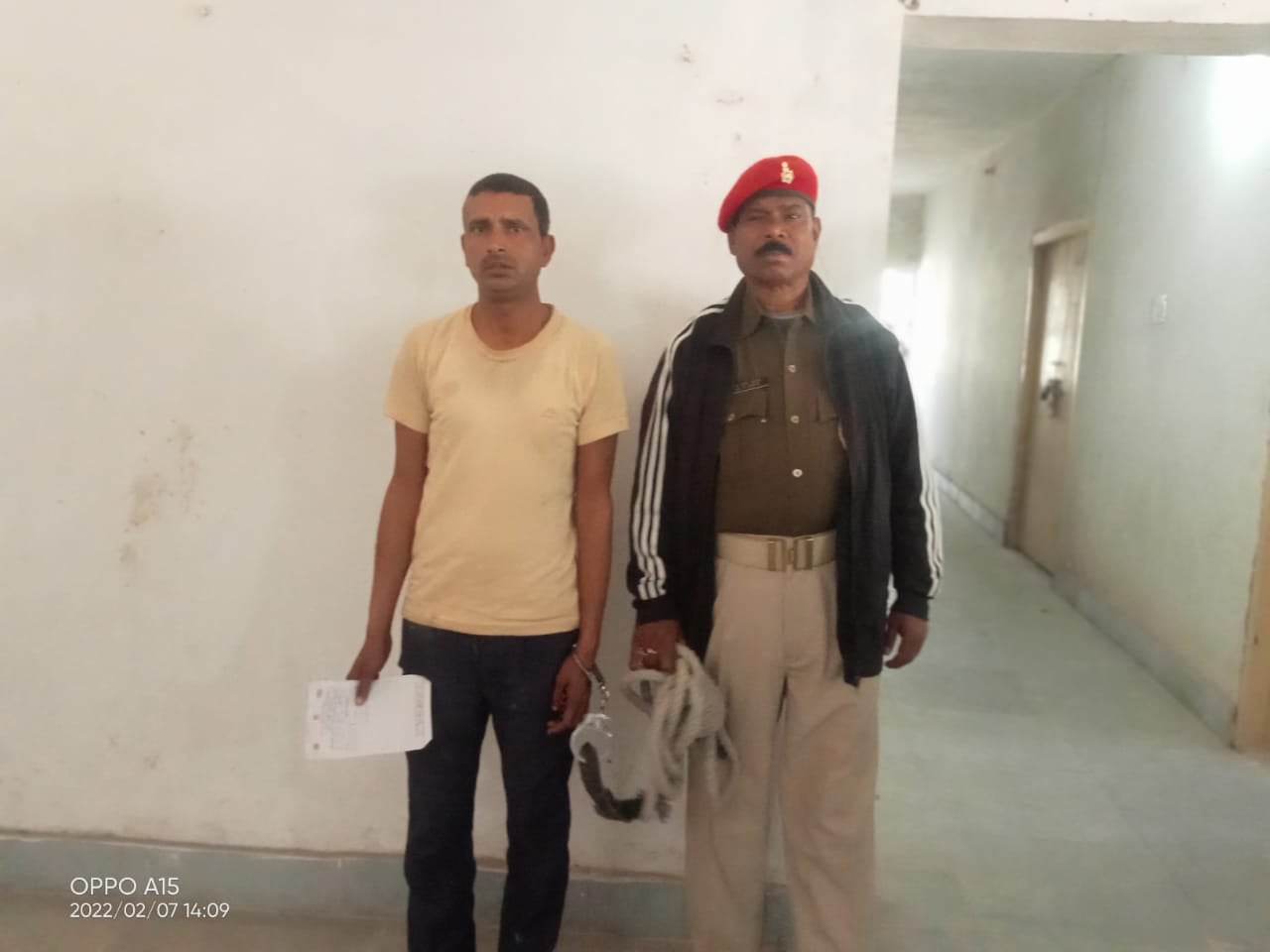 लड़की का अपहरण कर भाग रहे अपराधी को ग्रामीणों ने खदेड़ कर पकड़ा