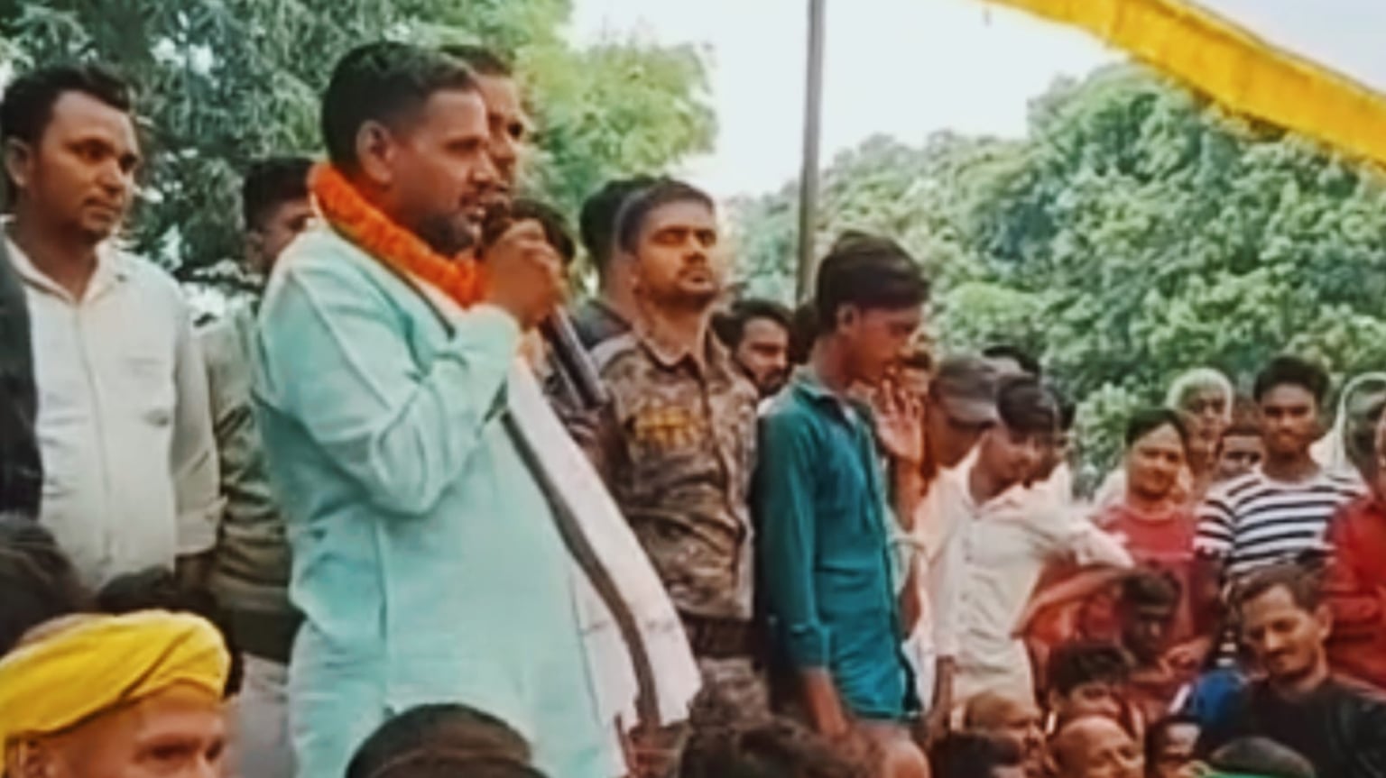 गयाजी में फिर उठा जात-पात का जहर, मंच से 'भूरा बाल साफ करो' चिल्लाते दिखे मुखिया पति, विधायक भी थे मौजूद
