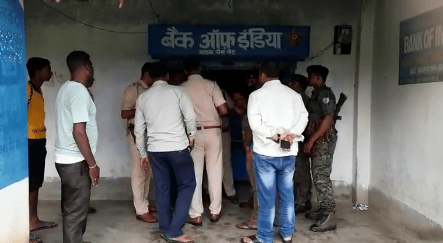 धनबादः बंदूक की नोंक पर बैंक ऑफ इंडिया ग्राहक सेवा केंद्र से लाखों की लूट