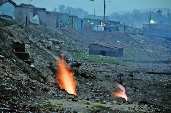 Jhariya Fire: भूमिगत आग हुई 106 साल पुरानी लेकिन पढ़िए अभी भी कैसे चल रहा पुनर्वास -पुनर्वास के खेल, नतीजा?