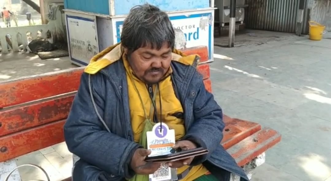 लालू का लाल और पीएम मोदी का भक्त, डिजिटल तरीके से मांगता है भीख