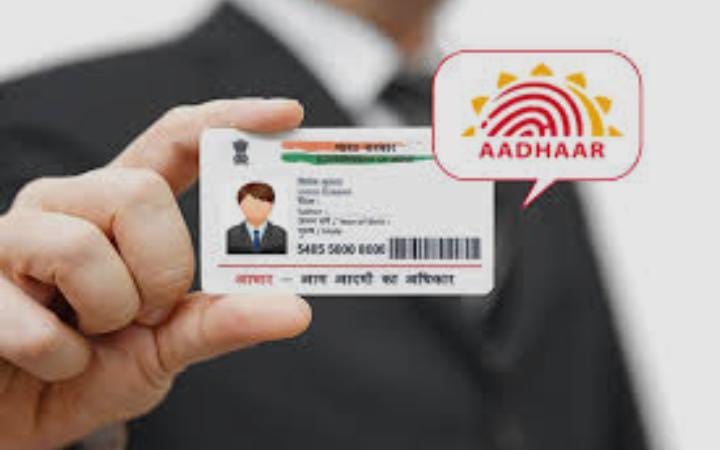 अब तक आधार कार्ड से इन दस्तावेजों को तो नहीं कराया है लिंक तो जल्दी करें, वरना अटक जाएगा जरूरी काम