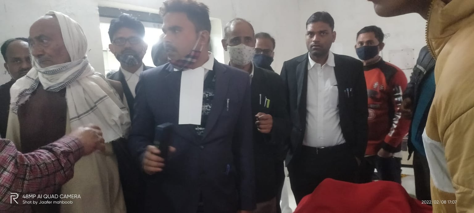 जमीनी विवाद में महिला अधिवक्ता के साथ मारपीट, MMCH में भर्ती