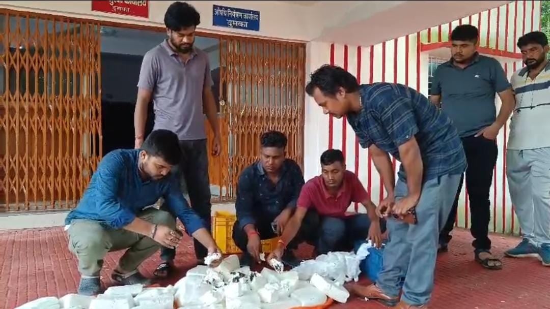 दुमका: नहीं थम रहा नकली पनीर का कारोबार, 100 kg नकली पनीर जब्त