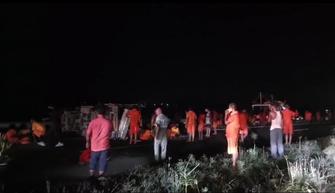 Breaking: देवघर जा रही कांवरियों से भरी पिकअप पलटी, दो की मौत, 15 जख्मी