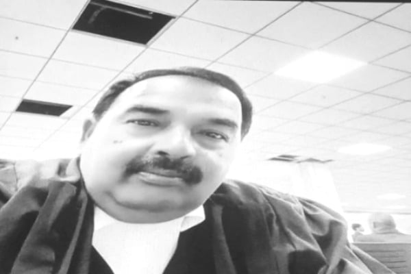 सीनियर एडवोकेट युधिष्ठिर महतो का हार्ट अटैक से निधन, कल कोर्ट परिसर में दी जाएगी श्रद्धांजलि