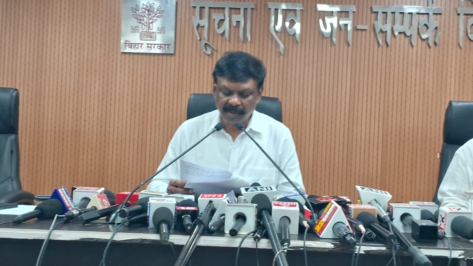 बड़ी खबर: बिहार शिक्षा विभाग अपर मुख्य सचिव एस सिद्धार्थ ने पद से दिया इस्तीफा, जानिए वजह