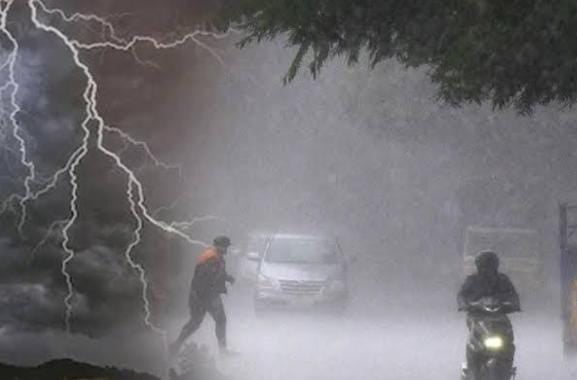 Weather Alert: एक बार फिर से झारखंड में सक्रिय हुआ मानसून,आज इन 13 जिलों में भारी बारिश के साथ वज्रपात का अलर्ट