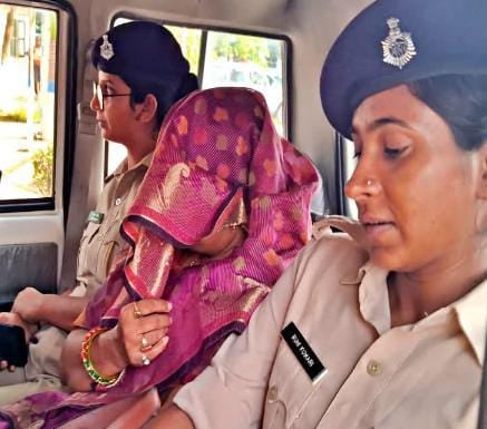 ICDS कार्यालय में महिला DPO और कम्प्यूटर संचालक कर रहे थे रिश्वतखोरी, डीएम ने रंगे हाथों दबोचा,नकदी बरामद