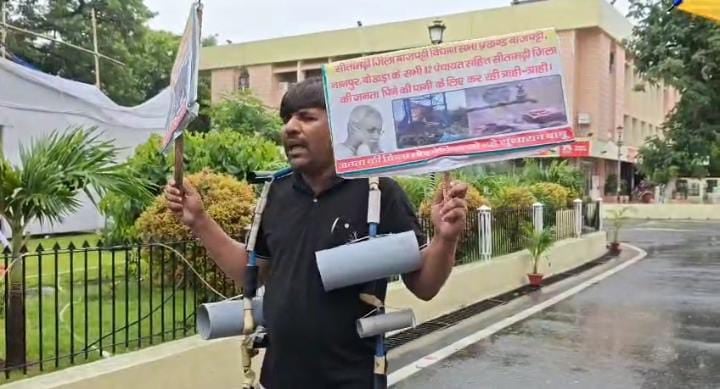 RJD विधायक का अनोखा विरोध, बिहार विधानसभा में नल-जल माला पहन पहुंचे मुकेश कुमार सरकार पर लगाया ये आरोप