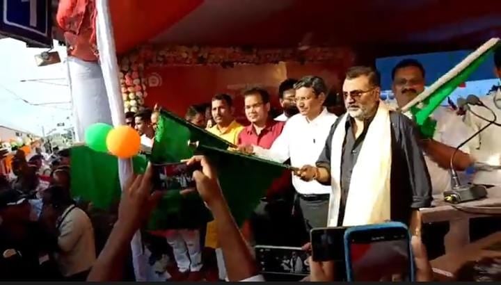 गोड्डा को मिली 14वीं ट्रेन की सौगात, गोड्डा दौराई  अजमेर को हरी झंडी दिखाकर किया निशिकांत दुबे ने किया रवाना