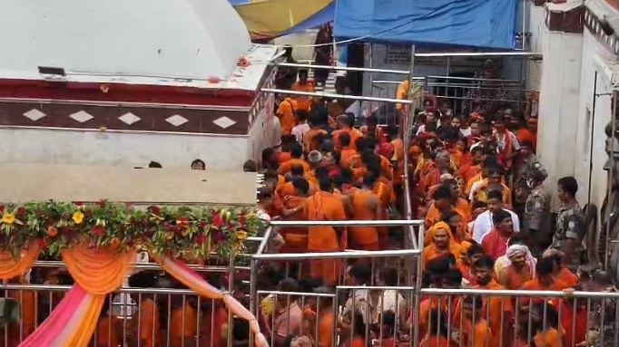 तीसरी सोमवारी को बासुकीनाथ धाम में उमड़ा आस्था का सैलाब