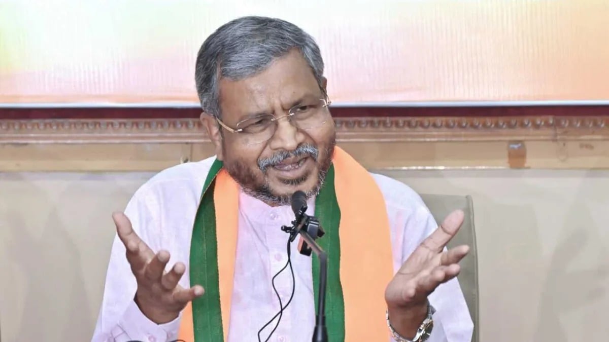 भैरव सिंह के पक्ष में उतरे बाबूलाल मरांडी, कहा-हिंदूवादी नेताओं को झूठे मुकदमे में जेल भेज रही सरकार