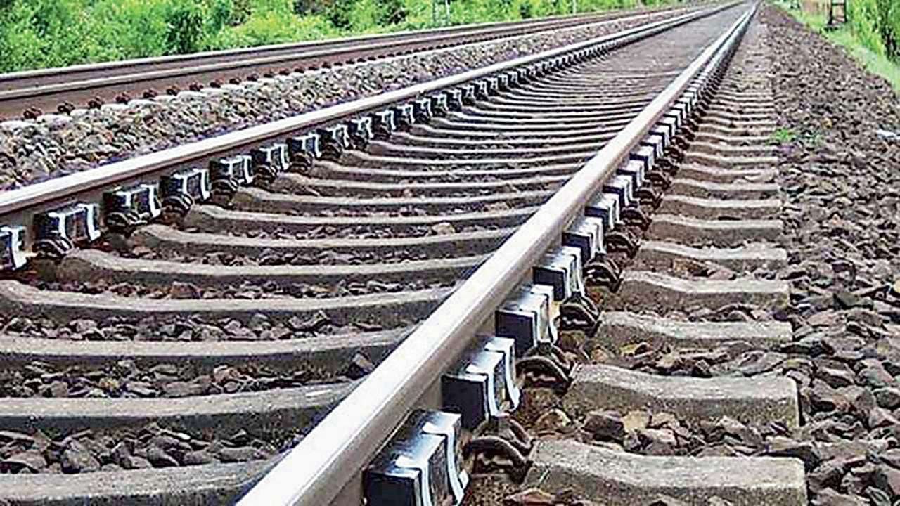 BREAKING: रांची इंटरसिटी ट्रेन से कटकर एक युवक की गई जान, शव की नहीं हुई  पहचान