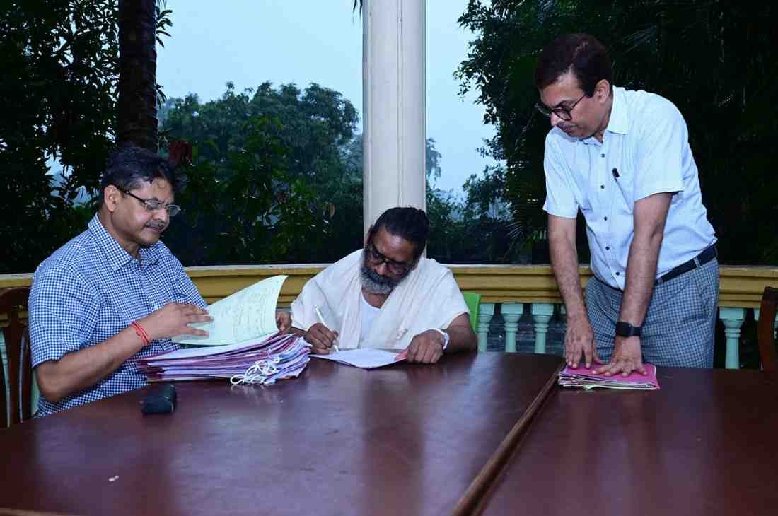 गुरु जी के निधन से मुख्यमंत्री के आंखों से नहीं थम रहा आंसू,फिर भी देखिए कैसे राज्य के प्रति निभा रहे हैं अपना फर्ज