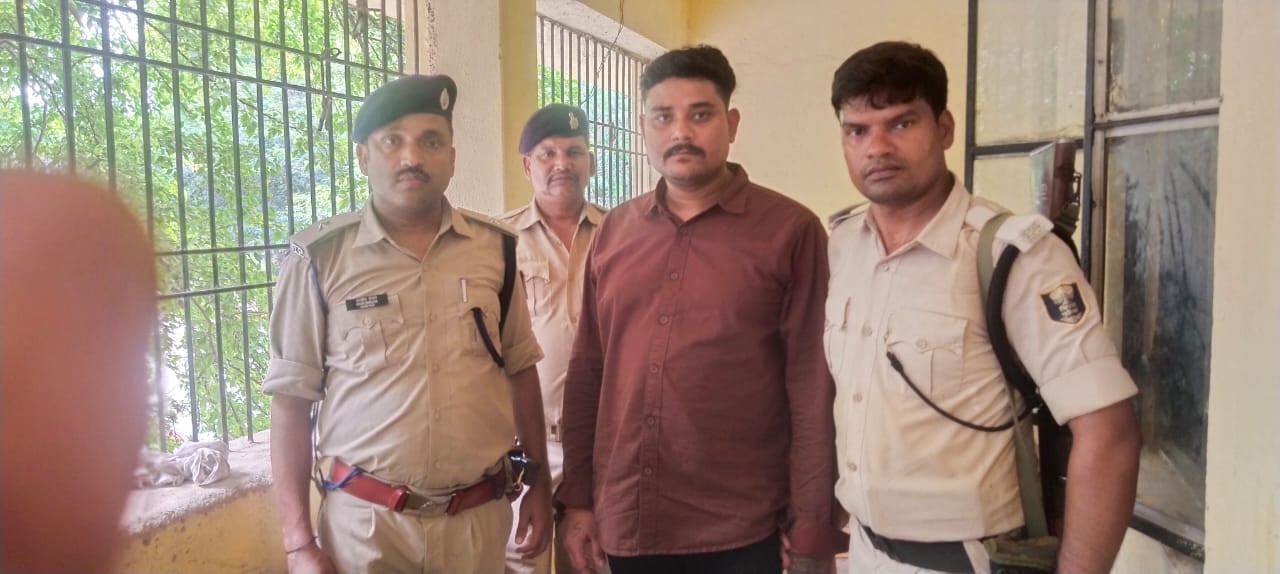 मोतिहारी के चर्चित राजन हत्याकांड का मुख्य अभियुक्त राजा सिंह ने किया सरेंडर, पढ़े मामले पर एसपी ने क्या कहा