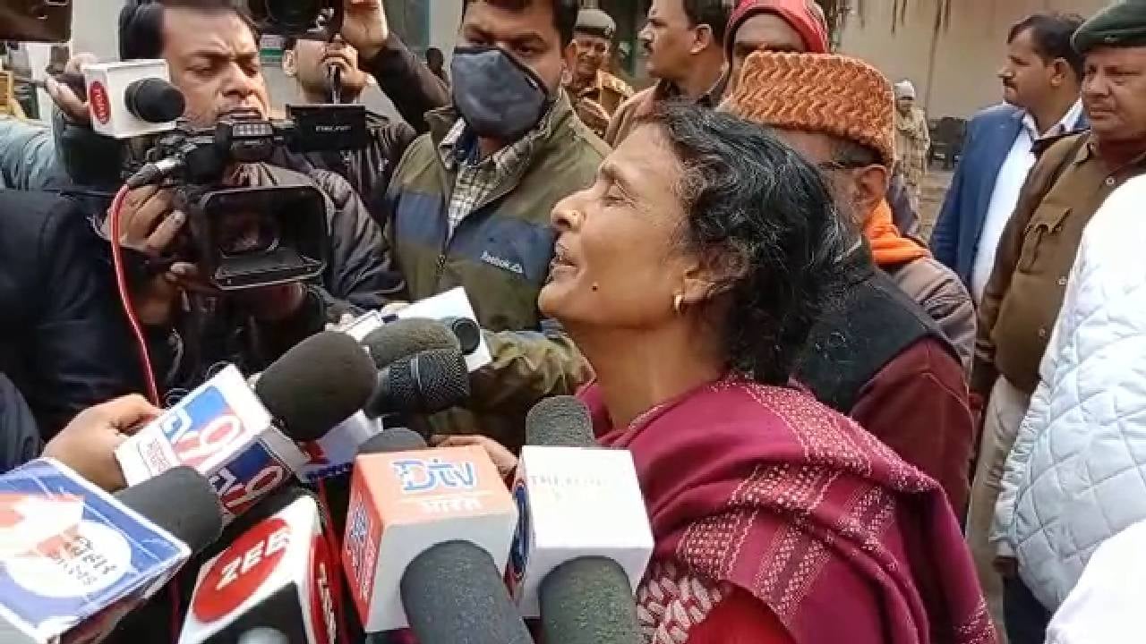 तेजस्वी से मिलने पहुंची "मां" , लापता बेटे की खोज के लिए लगाई गुहार