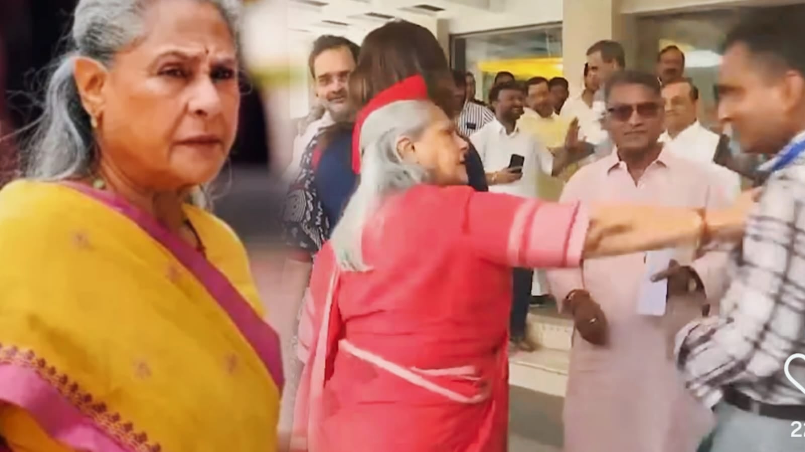 फ़िल्मी दुनिया की इस महरानी ने तो हद पार कर दी, इनकी हरकत देख बिग बी भी हो जाएंगे परेशान! देखिए सपा सांसद का ये वीडियो