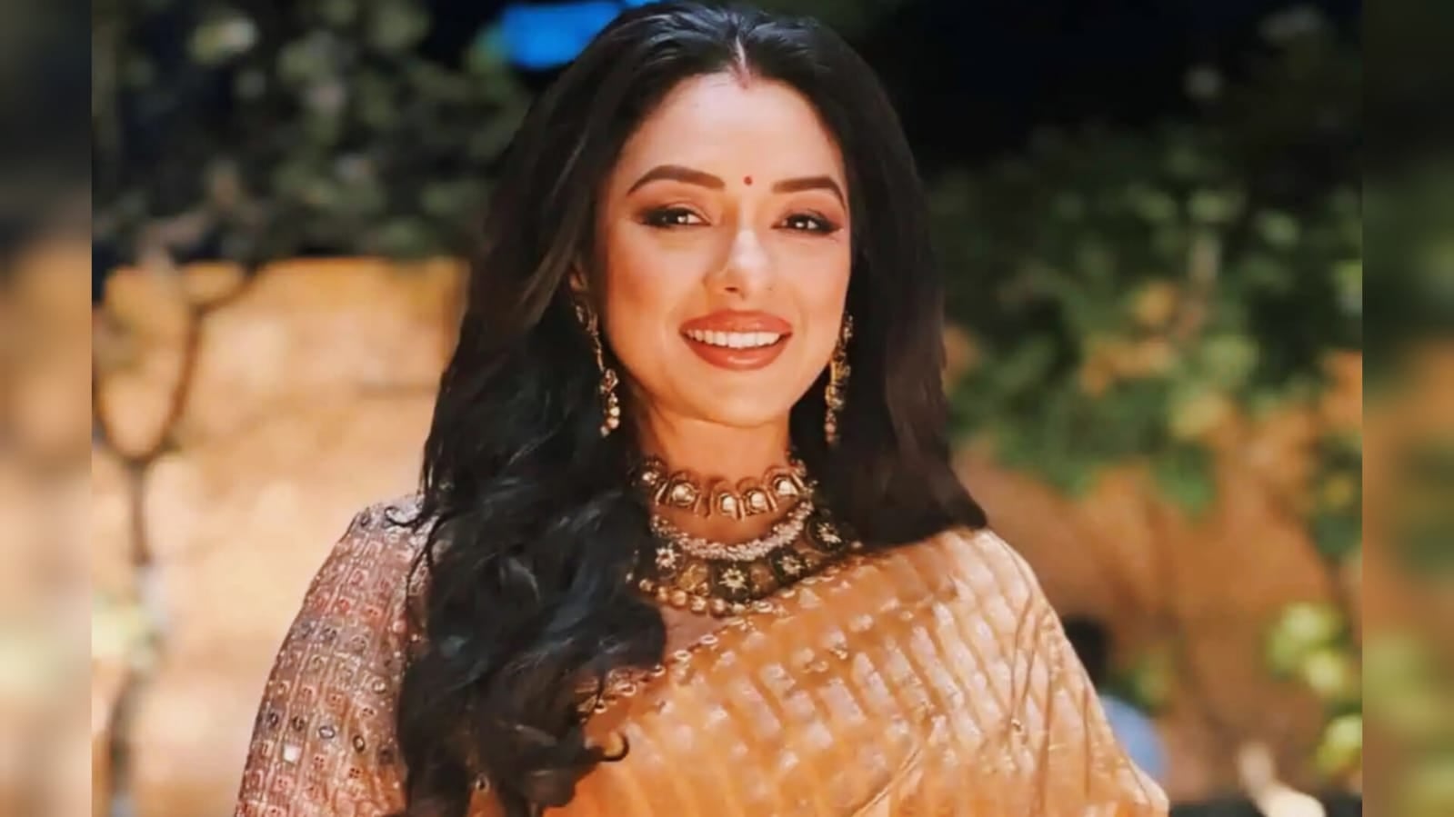 बुरी फंसी अनुपमा ! मीट और बीफ खाने के आरोपों से घिरी अनुपमा फेम रुपाली गांगुली, जानिए क्यों हैं ट्रोलर्स के निशाने पर