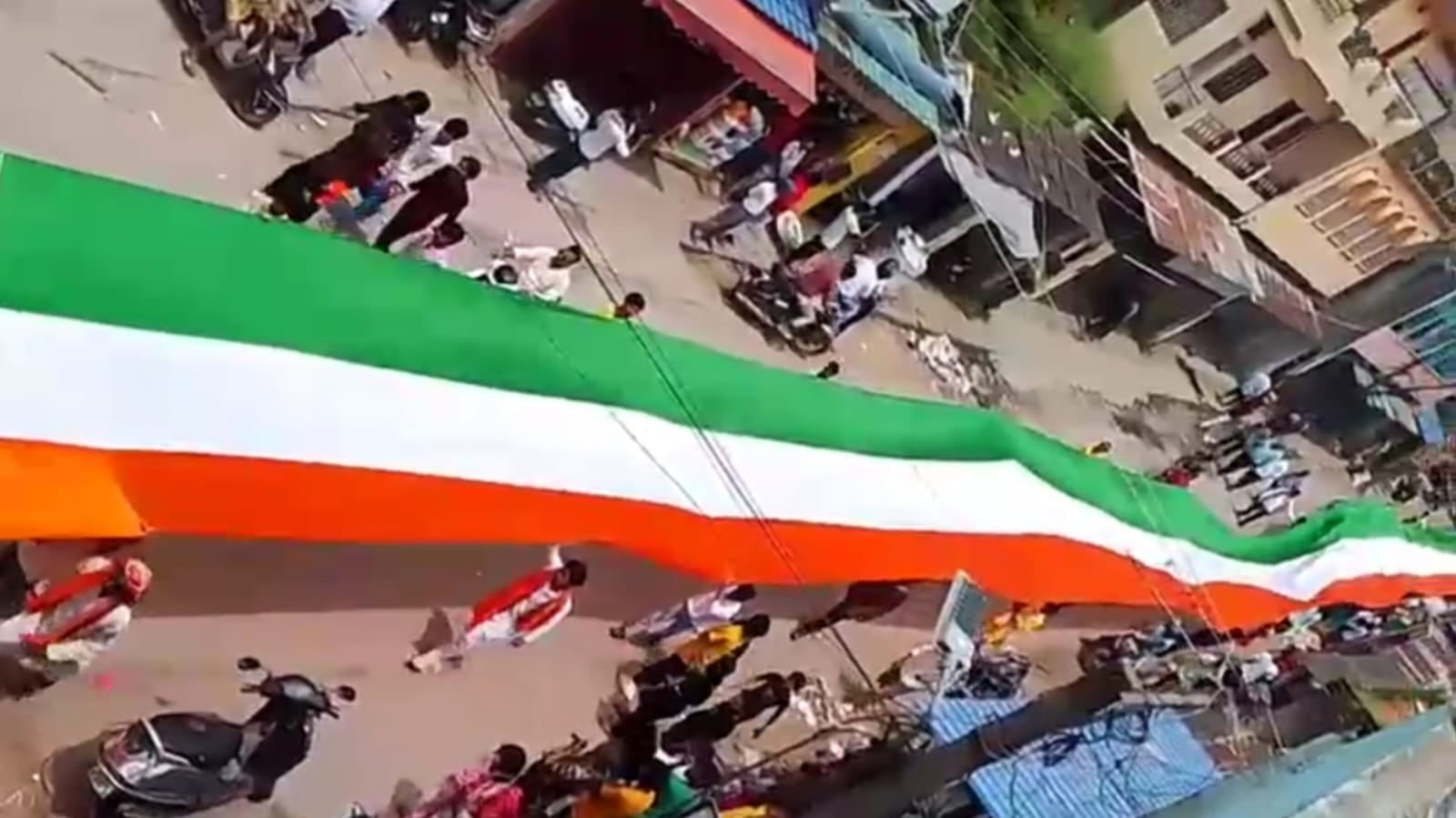 हर घर तिरंगा अभियान की गूंज: बाबूलाल मरांडी की भव्य तिरंगा यात्रा, अमित शाह-योगी ने तिरंगे संग खिंचाई सेल्फी