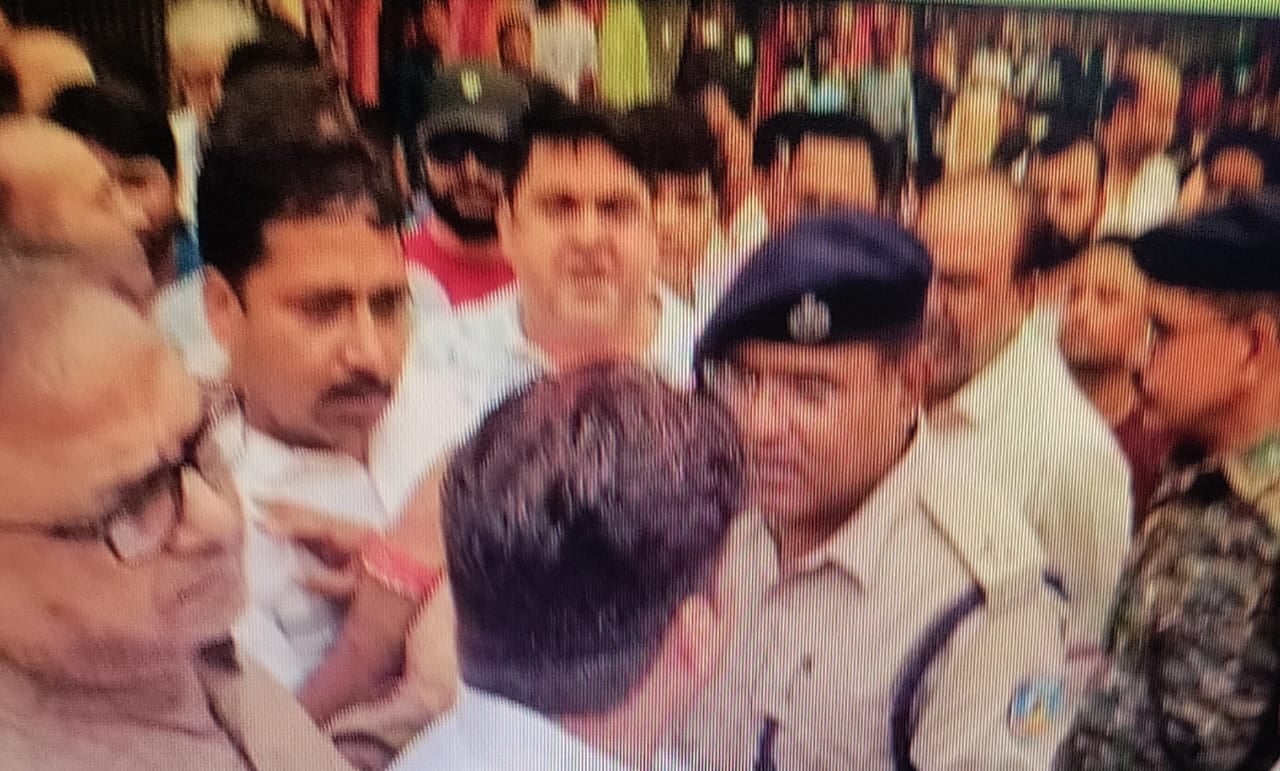 Dhanbad: दोस्त थे,पहले संगठन बदला तो विचार भी बदले,अब लड़ने -भिड़ने को कैसे हो जा रहे तैयार, पढ़िए