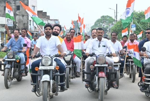 तिरंगे की शान में हुसैनाबाद एकजुट- भारत माता की जय से गूंजा नगर