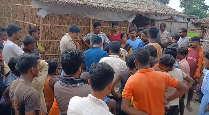 ये क्या बात हुई! भाई ने फोन से बात करने से रोका, तो युवती ने उठाया ऐसा खौफनाक कदम, कि परिजनों के पैरों तले खिसक गई जमीन