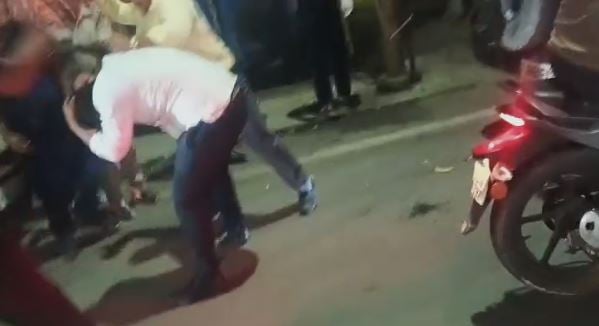 कावेरी रेस्टोरेंट के मैनेजर और स्टाफ पर ग्राहकों के साथ मारपीट का आरोप, बचाव करने पहुंची पुलिस