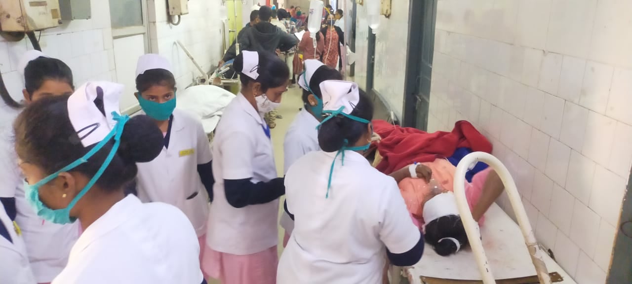 गृहप्रवेश में शामिल होने जा रहे परिवार का एक्सीडेंट, चार की मौत