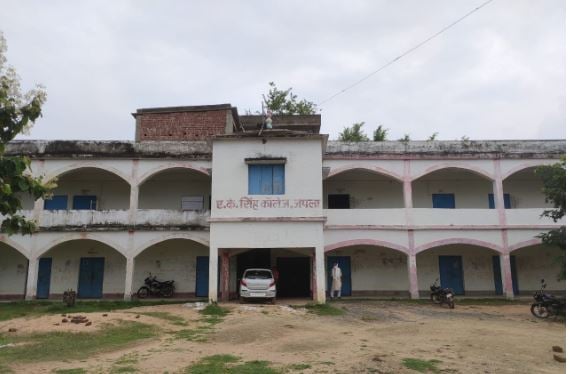 राजभवन के आदेश का एके सिंह कॉलेज के प्राचार्य उड़ा रहें खिल्ली, आदेश निरस्त होने के बाद भी ले रहें कॉलेज का निर्णय