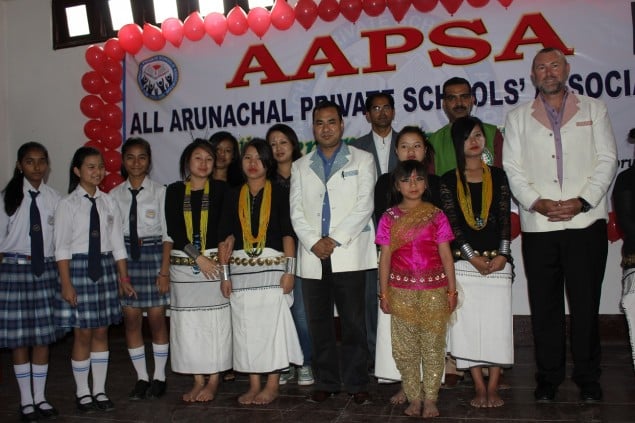 अरुणाचल प्रदेश : स्कूलों ने हफ्ते में एक दिन पारंपरिक पोशाक पहनने की दी अनुमति