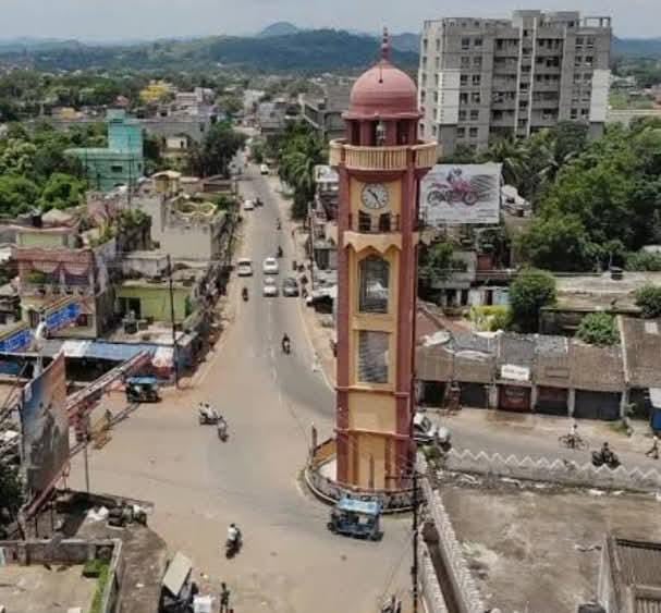 दुमका: अजूबा है दुधानी टॉवर चौक, इसके सामने GMT फेल, एक ही जगह बताएगा चार समय