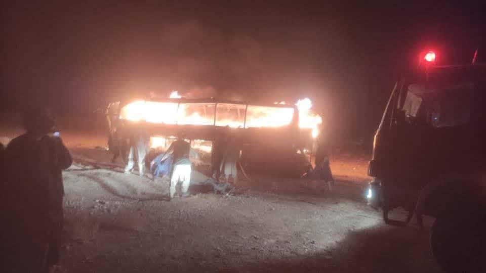 प्रवासी मजदूरों से भरी बस में लगी आग, 71 की जल कर मौत, देखिए वीडियो
