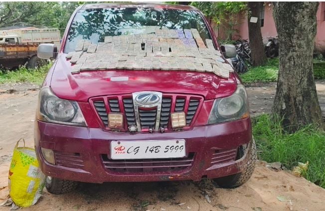 पलामू में लावारिस कार से 46 लाख, 19 हजार रुपये बरामद, चौंधियाईं पुलिस अधिकारियों की आंखें