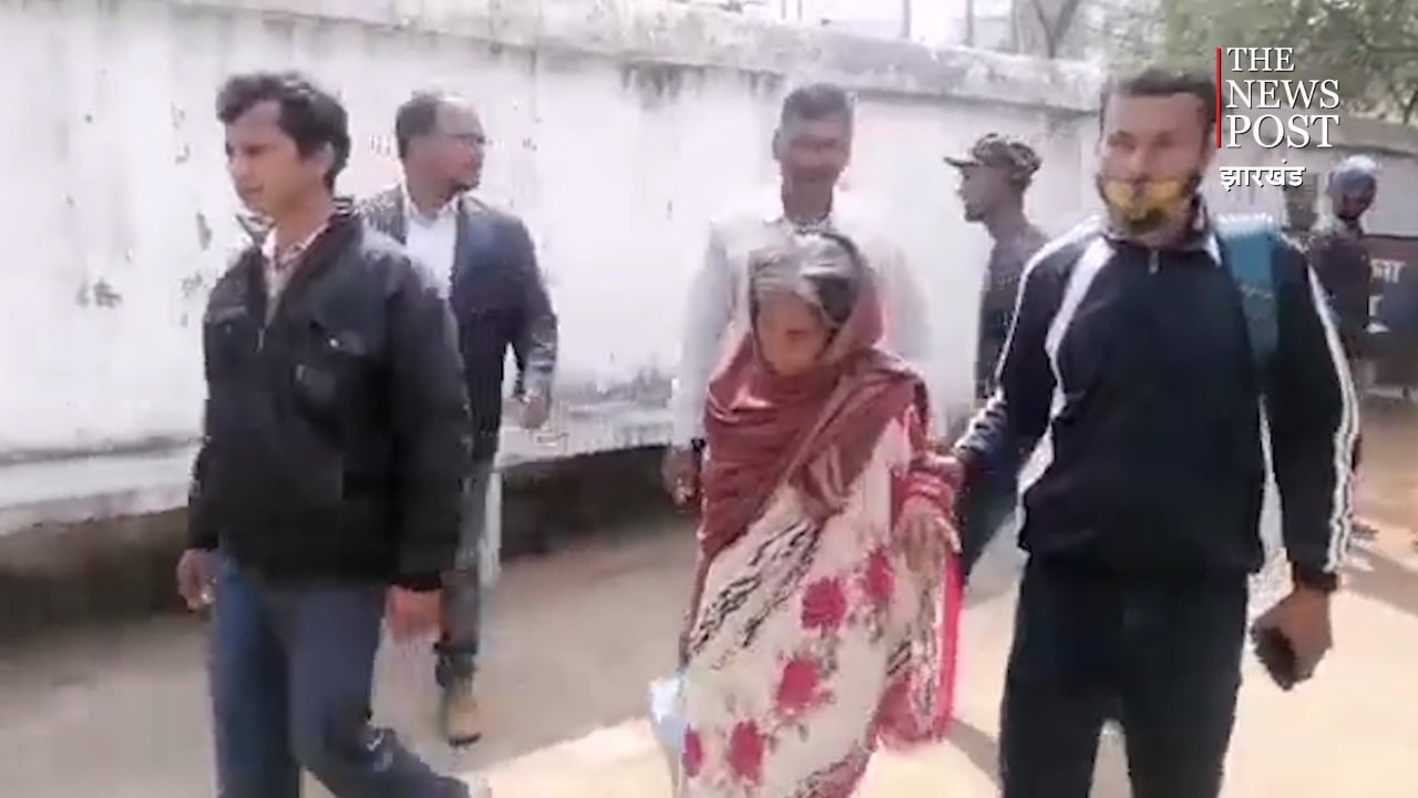 बंगाल से भटकर  लोहरदगा पहुंची महिला को "सखी" ने संभाला, परिवार से दो साल बाद मिल सकी ज्योत्सना