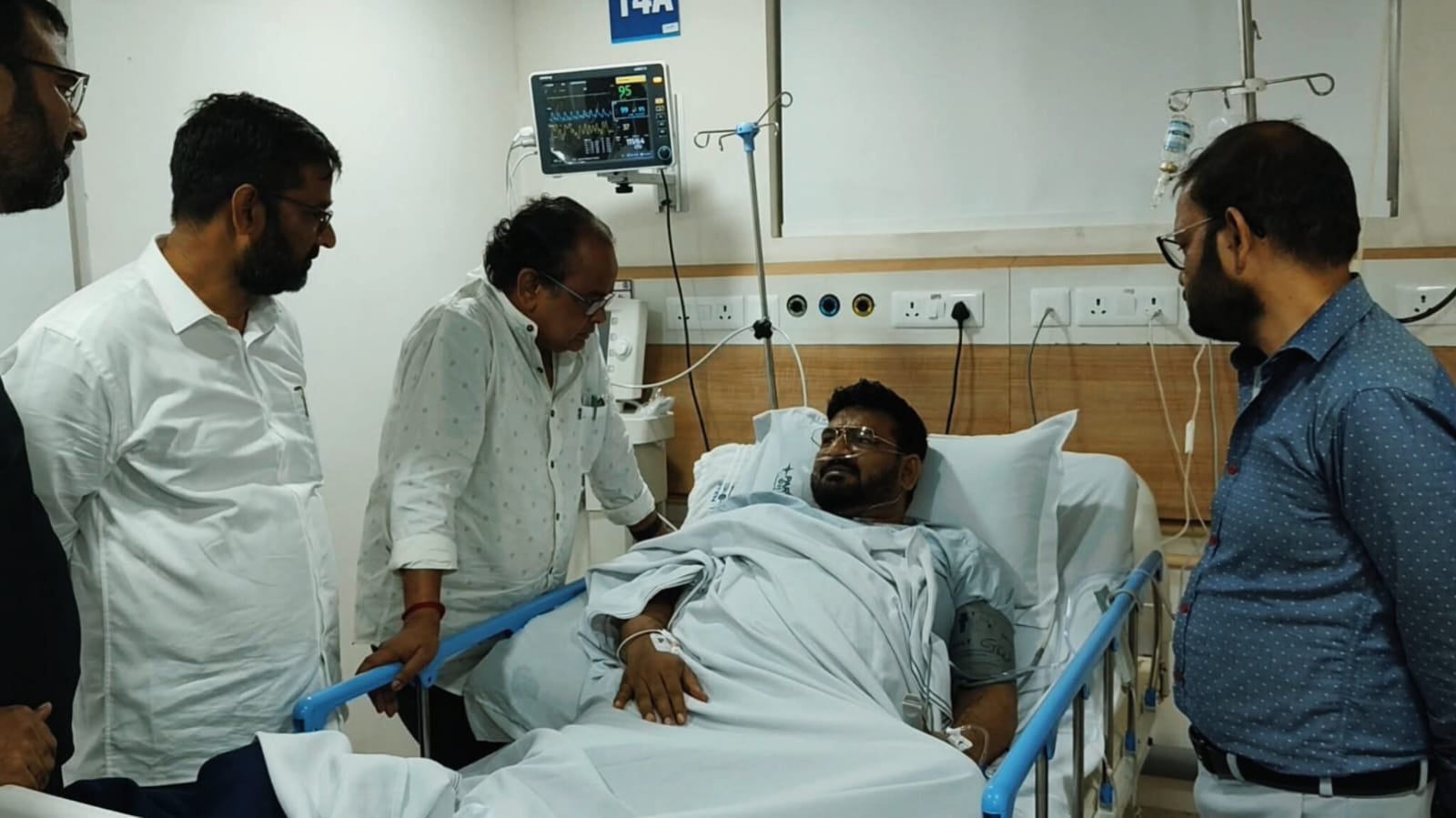 BIG BREAKING: मंत्री हफीजुल हसन की बिगड़ी तबीयत, दिल्ली किए जा रहे शिफ्ट