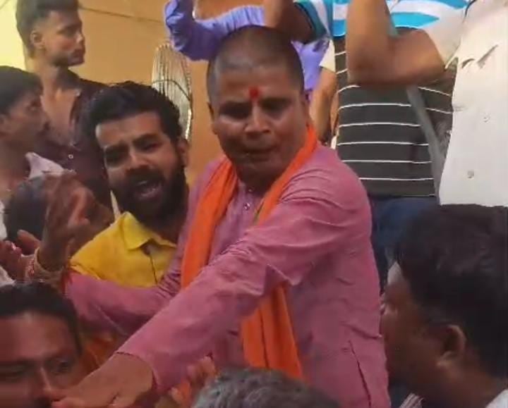 विधायक हरिभूषण ठाकुर पर भड़के लोग, विकास के मुद्दे पर लोगों ने घेरा