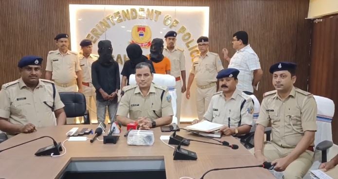 साहिबगंज पुलिस ने किया लूट कांड का उद्भेदन, तीन गिरफ्तार, लाखों के जेवरात बरामद