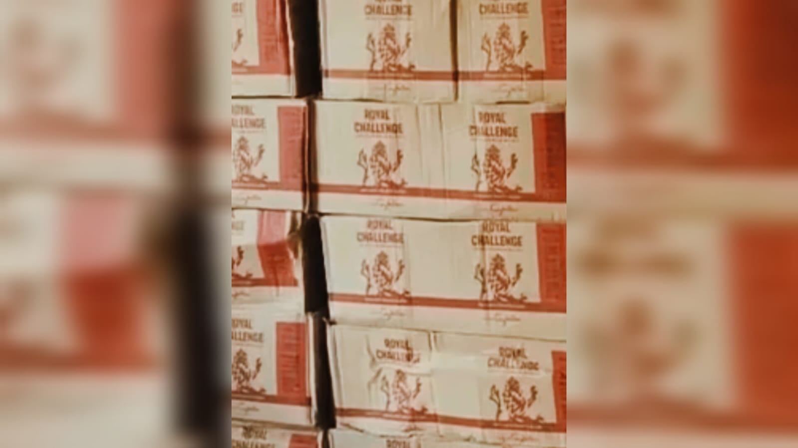 आलू की आड़ में बंगाल से बिहार को शराब की सप्लाई, धनबाद पुलिस ने पर्दा हटाया तो बरामद हुई इतनी मात्रा में शराब