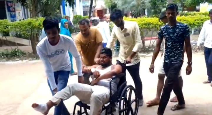 बांका में पुलिस और बालू माफियाओं के बीच झड़प, गोली लगने से एक घायल