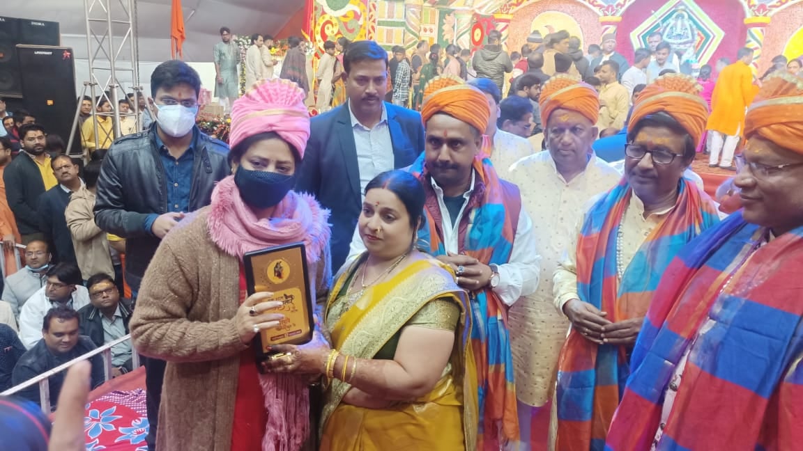 श्याम नाम की भक्ति रस में रात भर झुमते रहे भक्त, स्वास्थ्य मंत्री भी पत्नी के साथ जमकर थिरके