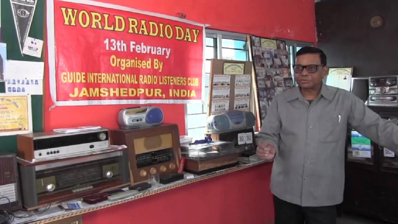वर्ल्ड रेडियो डे पर विशेष  : जमशेदपुर के द रेडियो मैन के पास है 1965 से 2011 तक के दर्जनों रेडियो का मॉडल