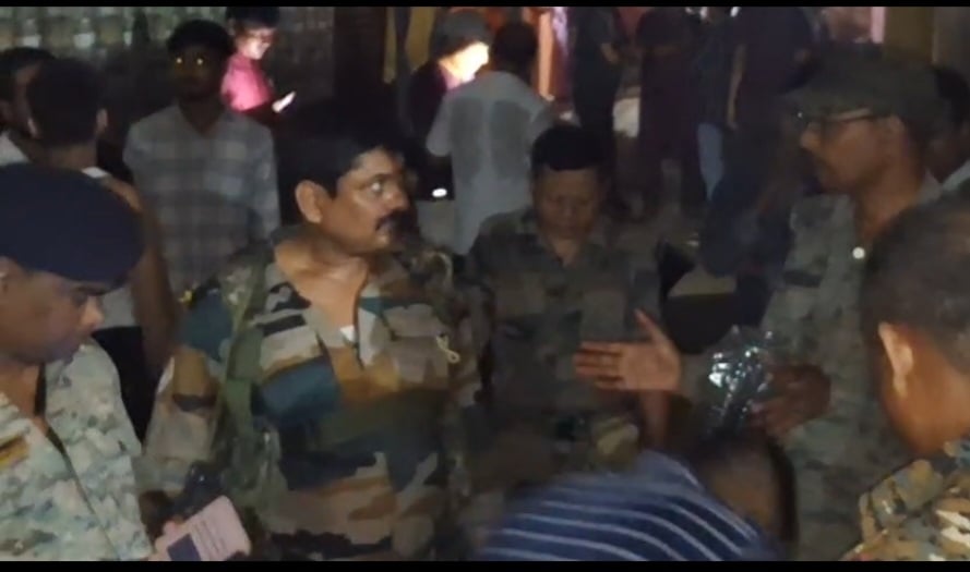 Breaking :  रामगढ़ में ज्वेलरी शॉप में भीषण डकैती,  महज 500 मीटर पर है थाना