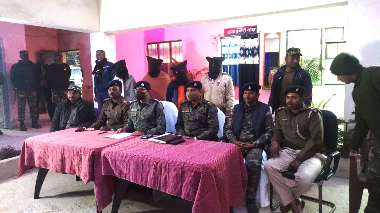 पंचायत में पिटाई से हुई मौत मामले में पुलिस ने मुखिया पति सहित चार आरोपियों को किया गिरफ्तार